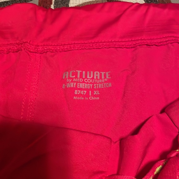 Red scrub pants by activate 4-way stretch. Excellent condition lots of pockets - Picture 3 of 3
